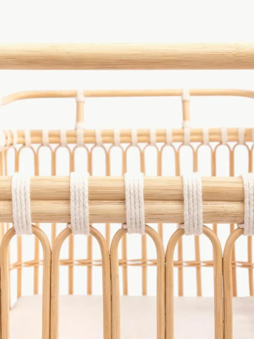 Handgemaakte babybed Paul van rotan