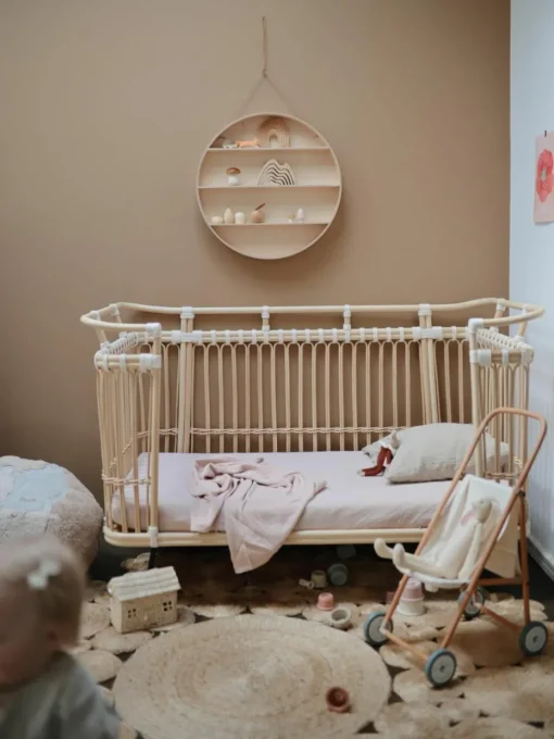 Handgemaakte babybed Paul van rotan