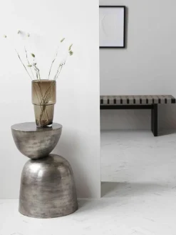 Handgemaakte bijzettafel Heena van aluminium
