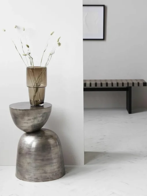 Handgemaakte bijzettafel Heena van aluminium