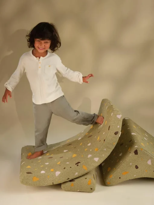 Handgemaakte bouclé kinderfauteuil Moon