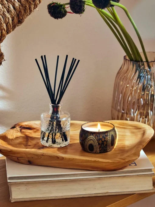 Handgemaakte geurkaars Japonica Collection (amberhars, sandelhout, cederhout & vanille orchidee)