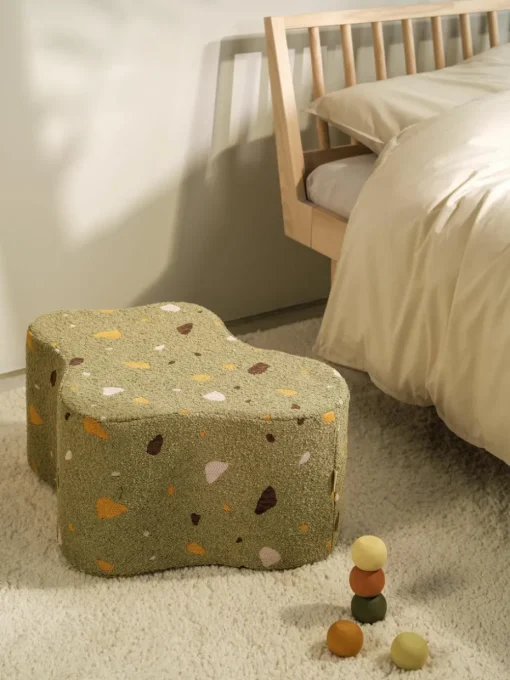 Handgemaakte kinderpoef Cloud van bouclé