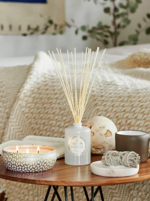 Handgemaakte 3-lonts geurkaars Maison Blanc (eucalyptus, kardemom, saliekleurig & hinoki-schors)