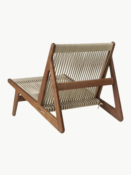 Handgemaakte loungefauteuil MR01 Initial van walnoothout met stoelkussen