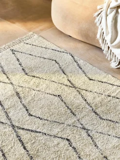Handgetuft katoenen vloerkleed Bina met ruitjesmotief en franjes