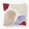 Handgetufte kussenhoes Coraline met decoraties