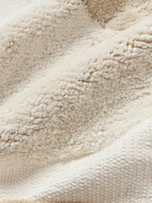 Handgetufte kussenhoes Malu met decoraties