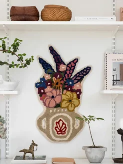 Handgetufte wollen deurmat Flower Vase