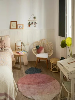 Handgeweven kindervloerkleed Ramona the Radish, wasbaar