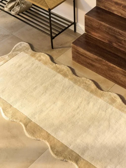 Handgeweven viscose loper Wavy met golvende rand