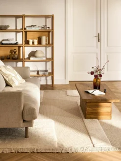 Handgeweven vloerkleed Laine met hoog-laag patroon en franjes