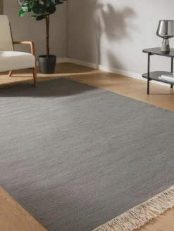 Handgeweven wollen vloerkleed Liv met franjes