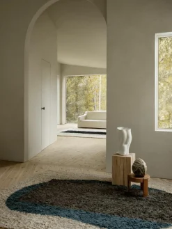 Handgeweven wollen vloerkleed Monolith