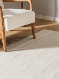 Handgeweven wollen vloerkleed Liv met franjes