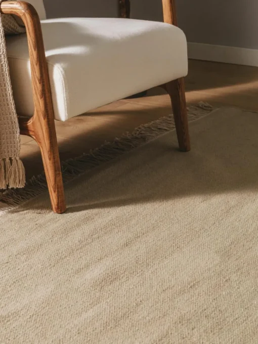 Handgeweven wollen vloerkleed Liv met franjes