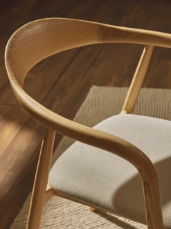 Houten armstoel Angelina met zitkussen