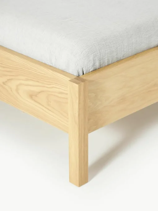 Houten bed Jones met hoofdeinde van bouclé