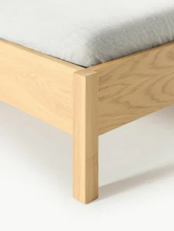 Houten bed Jones met hoofdeinde van Weens vlechtwerk
