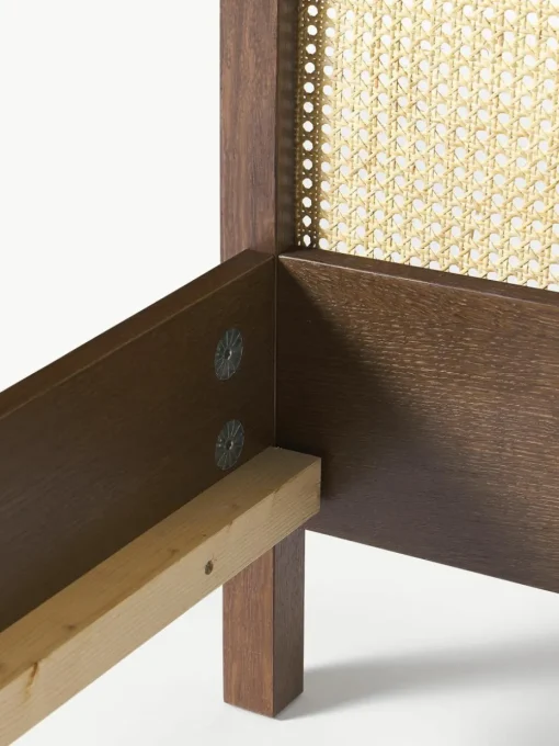 Houten bed Jones met hoofdeinde van Weens vlechtwerk