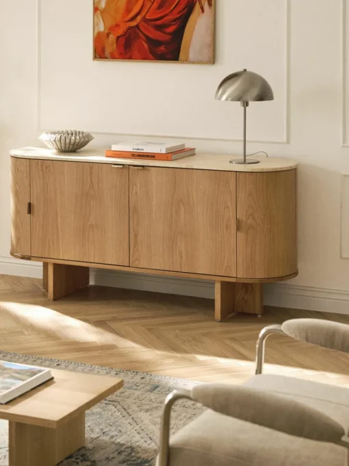 Houten dressoir Zumi met afgeronde hoeken en travertijn blad