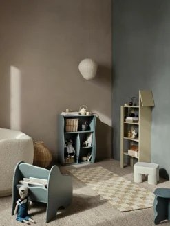 Houten kinderloungestoel Slope met boekenplank