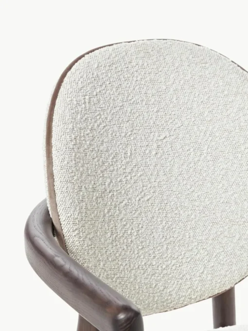 Houten Maia stoel met bouclé bekleding