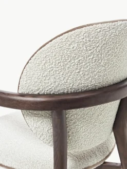 Houten Maia stoel met bouclé bekleding