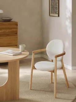 Houten stoel Maia met bouclé bekleding