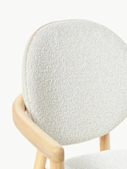 Houten stoel Maia met bouclé bekleding