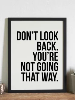 Ingelijste digitale print Don't Look Back