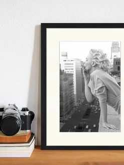 Ingelijste digitale print Marilyn At The Ambassador Hotel New York