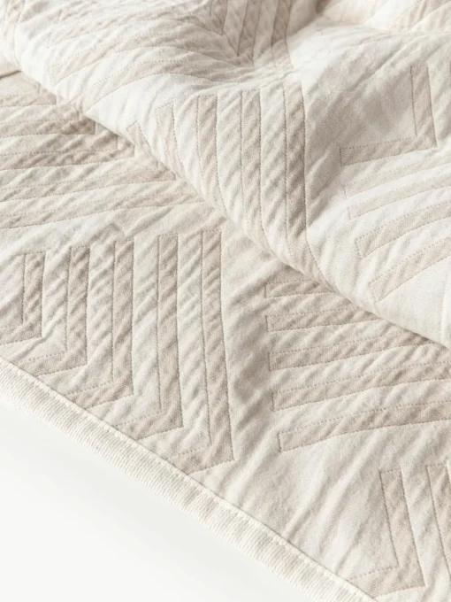 Jacquard bedsprei Milano met grafisch patroon
