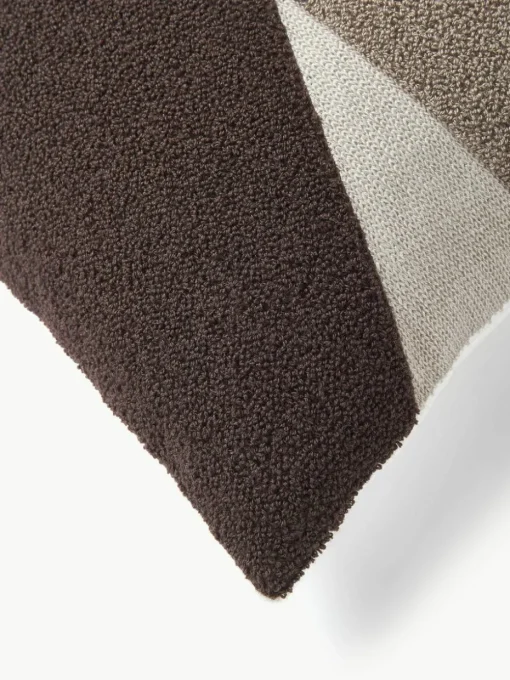 Katoenen kussenhoes Nomi met abstracte decoratie