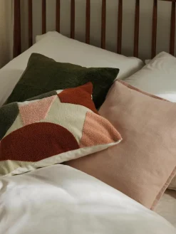 Katoenen kussenhoes Nomi met abstracte decoratie