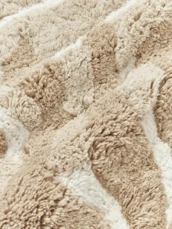 Katoenen kussenhoes Sela met getuft plantenmotief