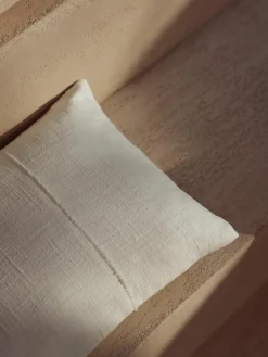Katoenen kussenhoes Terre met decoratieve naad