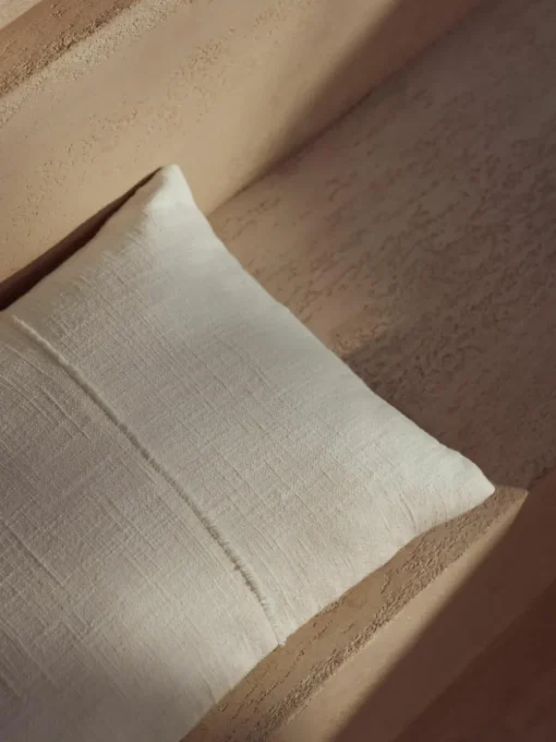 Katoenen kussenhoes Terre met decoratieve naad