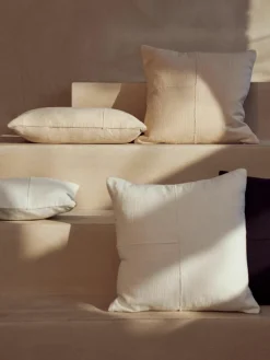 Katoenen kussenhoes Terre met decoratieve naad