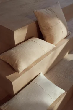 Katoenen kussenhoes Terre met decoratieve naad