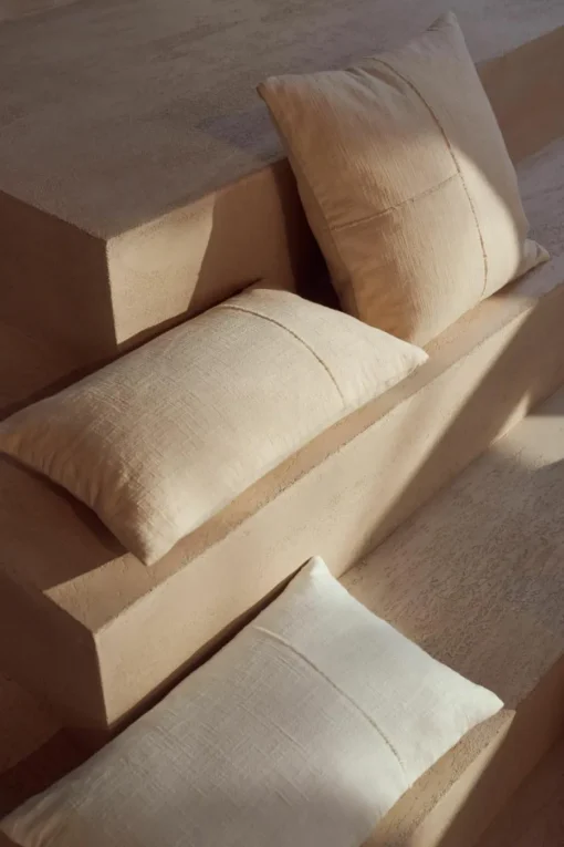 Katoenen kussenhoes Terre met decoratieve naad