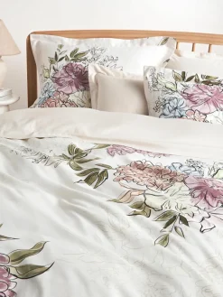 Katoenensatijnen dekbedovertrek Margot met bloemenprint