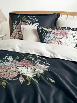 Katoenensatijnen dekbedovertrek Margot met bloemenprint