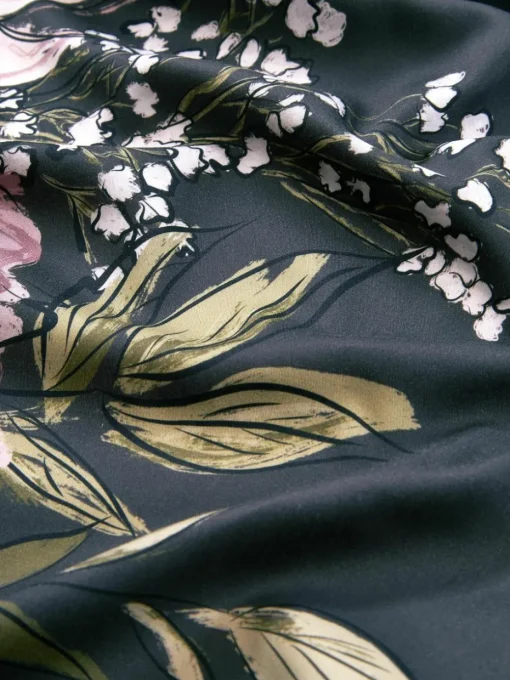 Katoenensatijnen dekbedovertrek Margot met bloemenprint