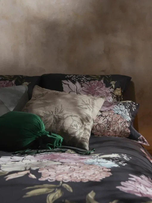 Katoenensatijnen dekbedovertrek Margot met bloemenprint