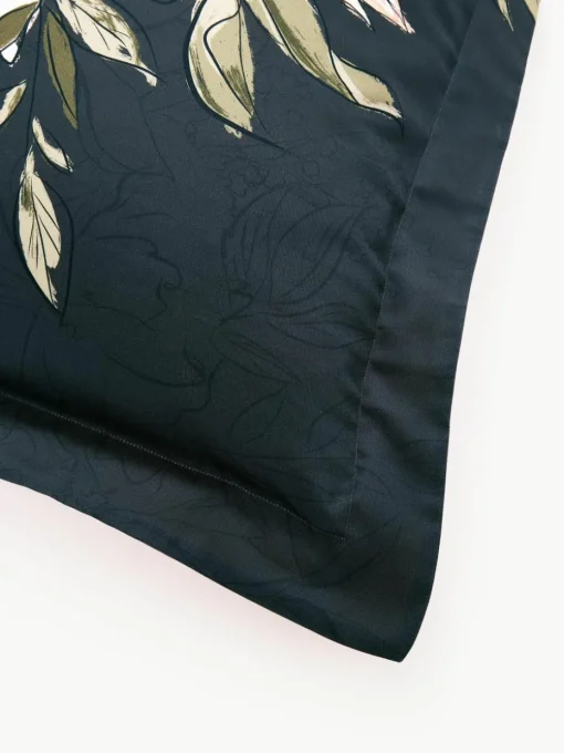 Katoenensatijnen kussenhoes Margot met bloemenprint