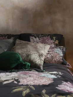 Katoenensatijnen kussenhoes Margot met bloemenprint