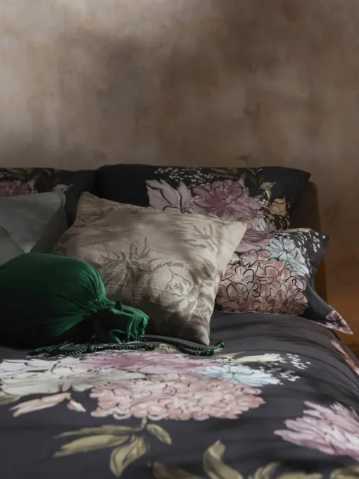 Katoenensatijnen kussenhoes Margot met bloemenprint