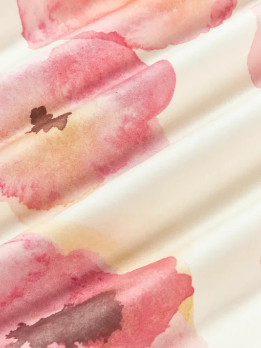 Katoensatijnen kussenhoes Fiorella met bloemenprint