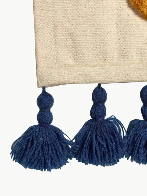 Kinderwanddecoratie Amarantha met kwastjes